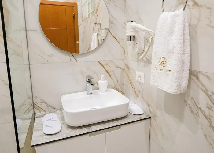 Dervishaj's 公寓 *